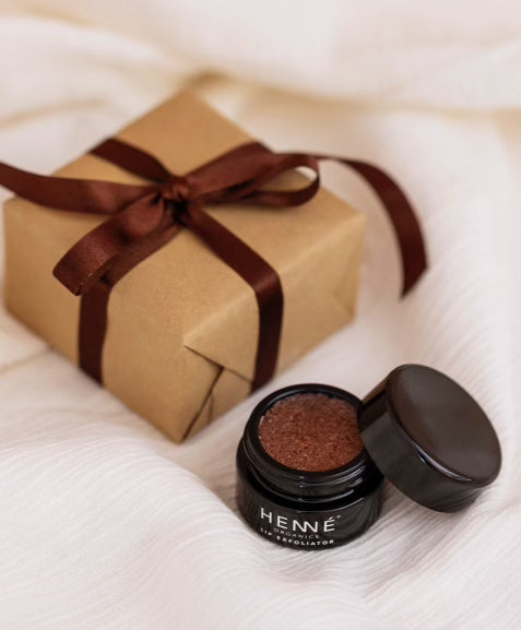 Henne Organics Cinnamon + Clove Lip Exfoliator