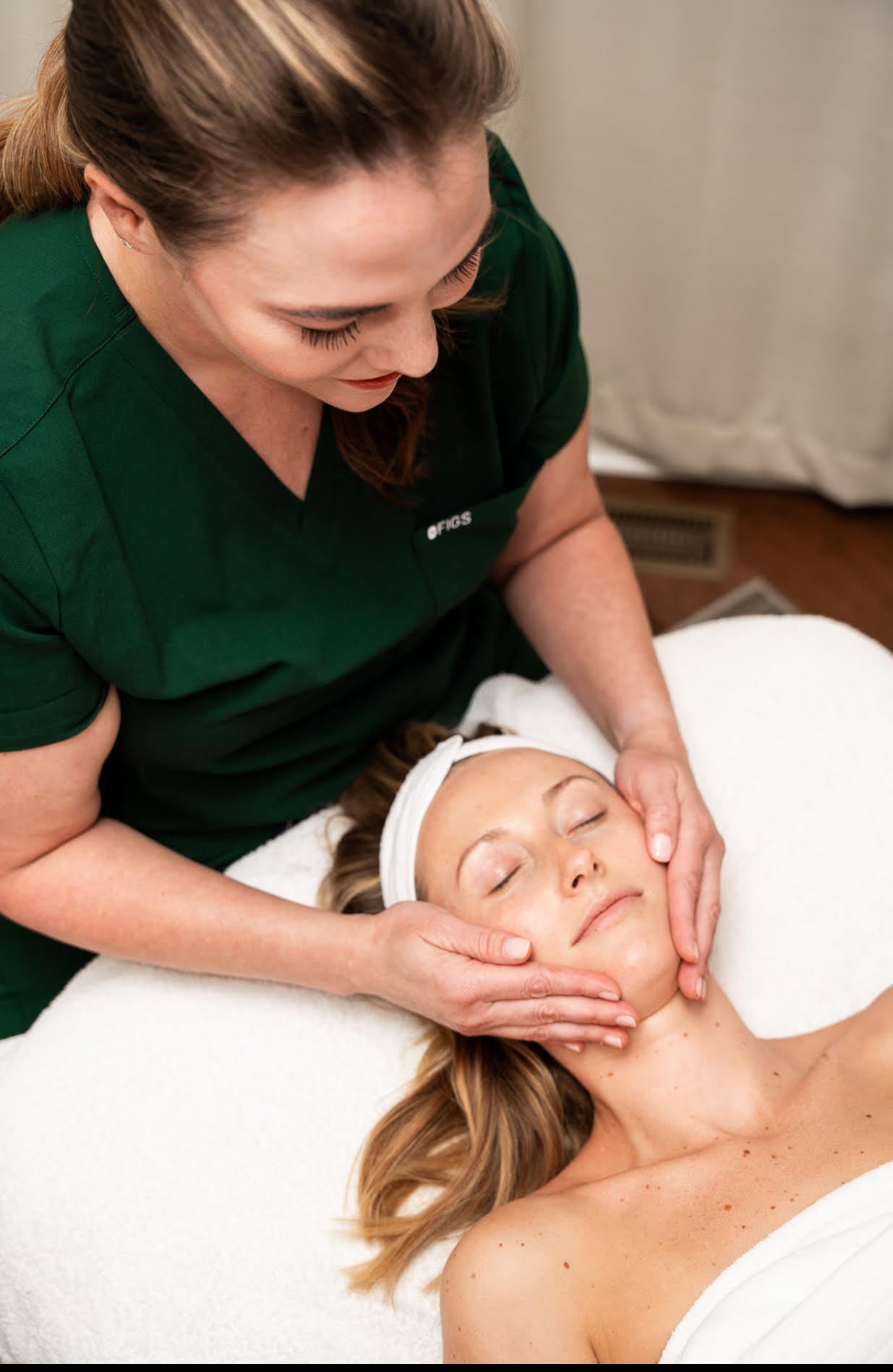 Manual Lymphatic Drainage Facial